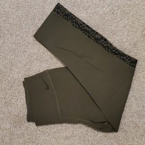 Nike Crop Leggings